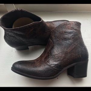 ELENA IACHI Leather ankle boots